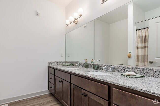 2BR, 2BA - 1,318SF - Primary Bathroom