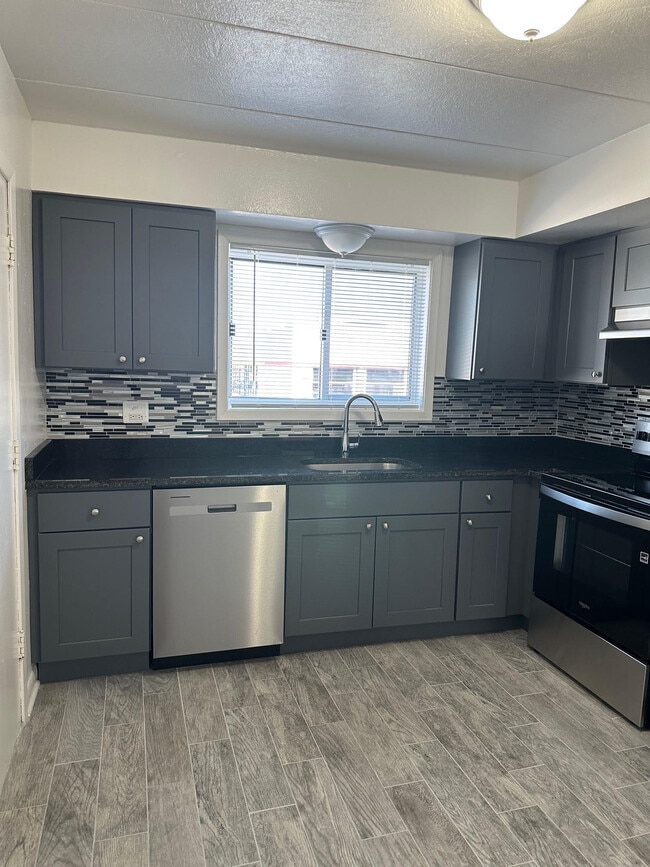 1408 Carol St Unit TWO BEDROOM - 3C