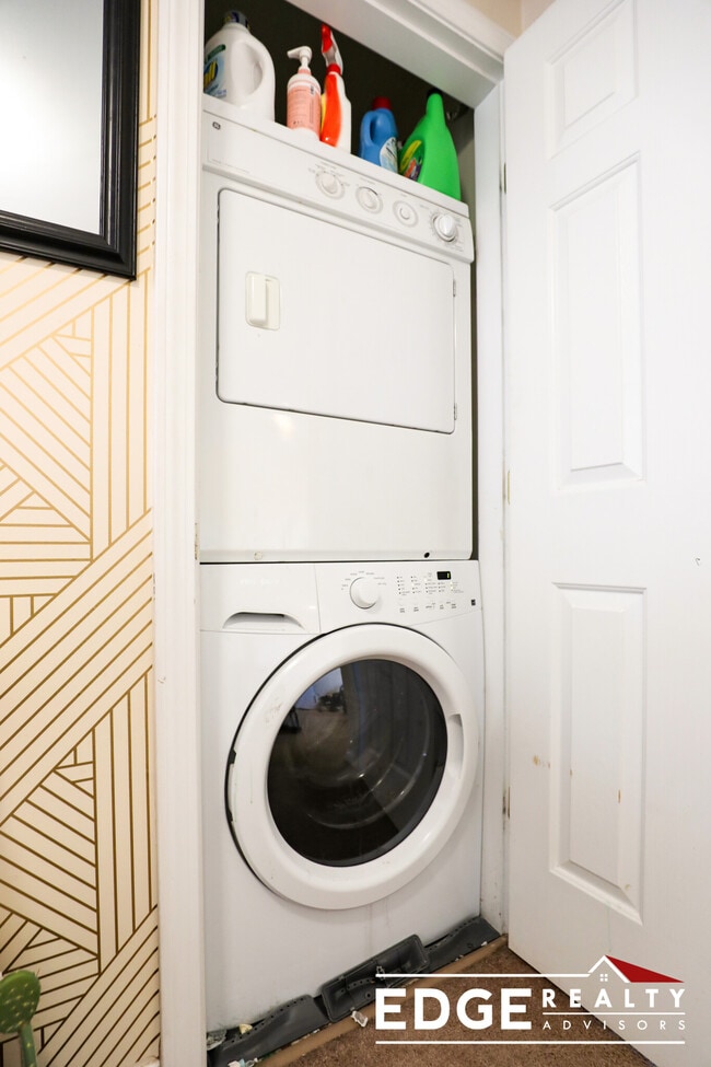 Photo - 168 Newton St Unit 4