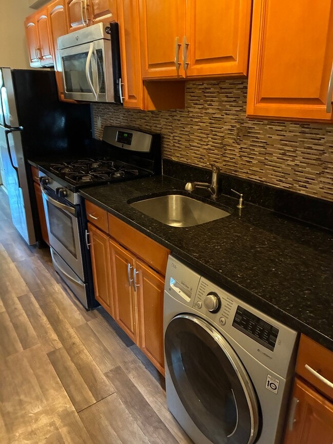 Photo - 1625 E St NE Unit 4