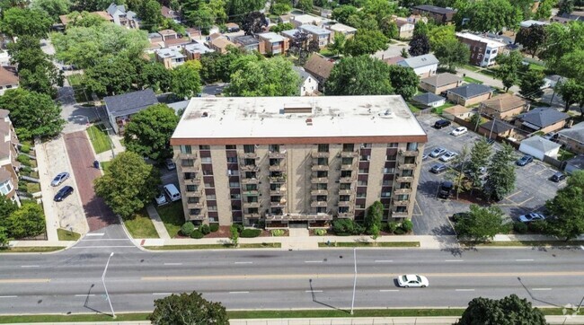 Building Photo - 850 Des Plaines Ave Unit 405 Rental