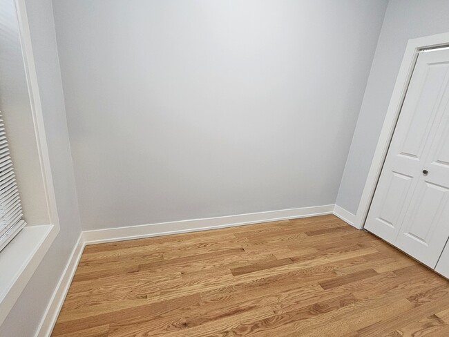 Photo - 1415 W Erie St Apartments