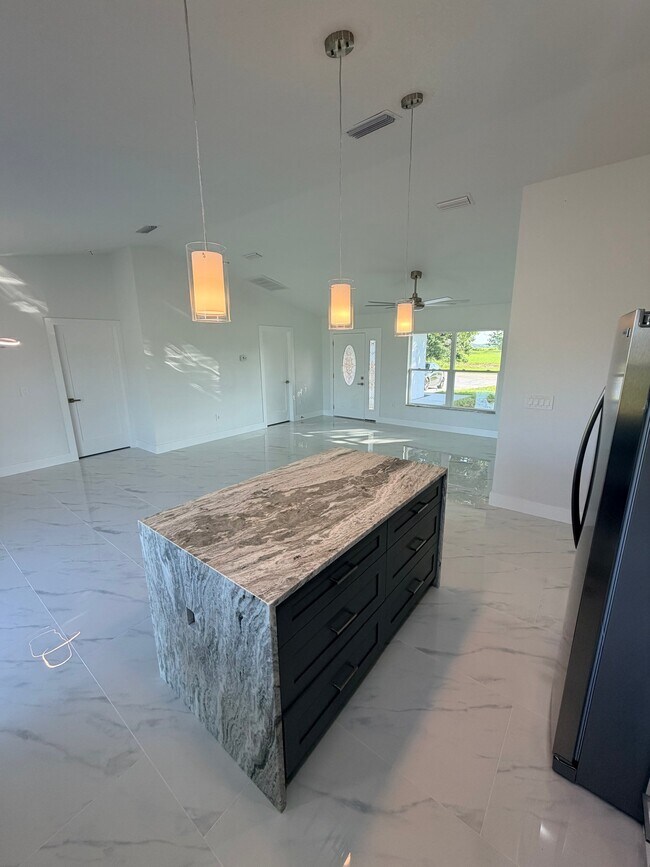 7016 Golf Club Dr