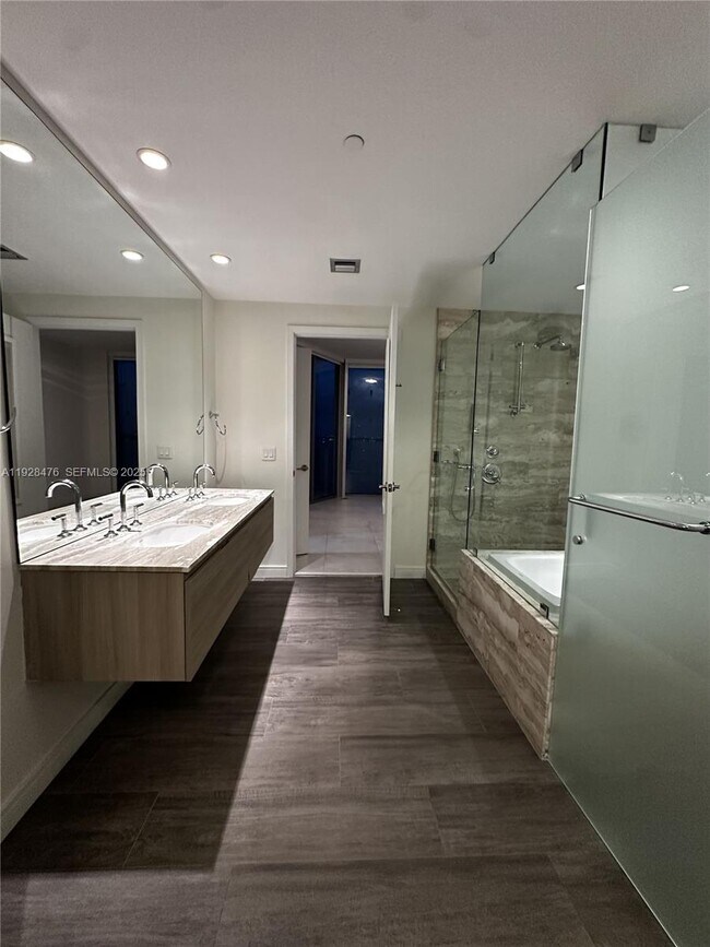 Photo - 2900 NE 7th Ave Unidad 1604