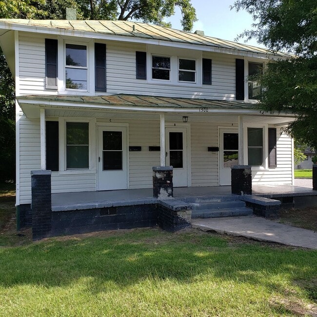 Building Photo - 1500 W 4th St Unit 1500-C