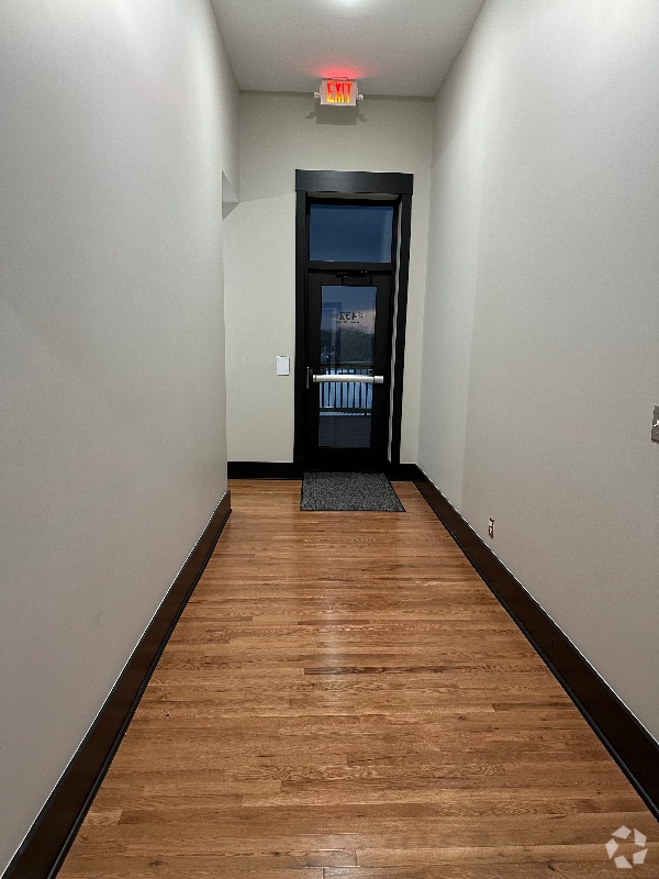Building Photo - 430-432 Main St Rental