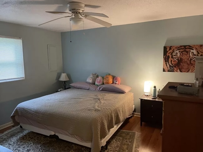 Photo - Elizabeth Ave Unidad 824