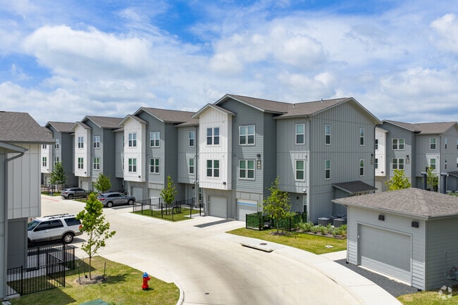Building Photo - Alta Westinghouse Townhomes