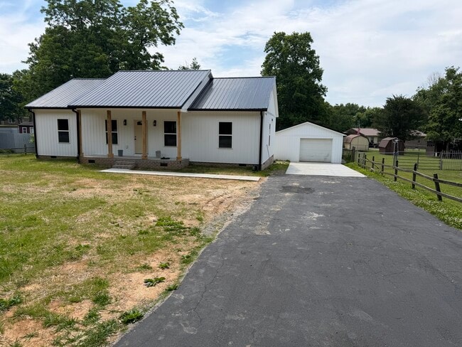 Building Photo - 76 Simmons Cir