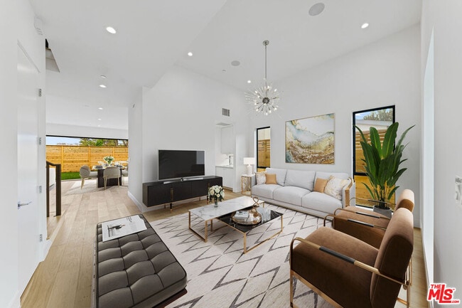 Photo - 13206 Dewey St