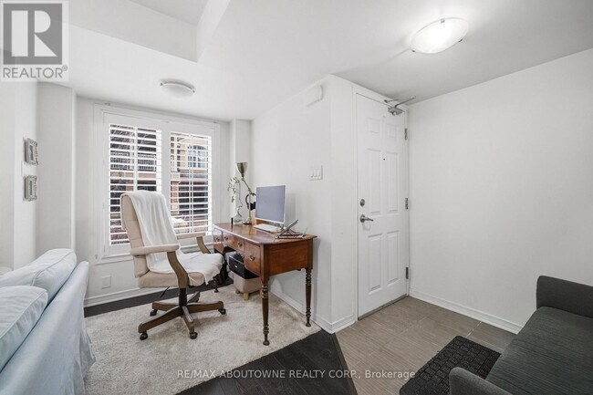 Photo - 2441 Greenwich Dr