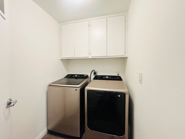 Photo - Barcelona Towers Condo Community In Koreatown Offering Spacious Two Bedroom