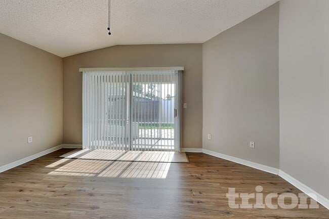 Photo - 11749 Lynmoor Dr