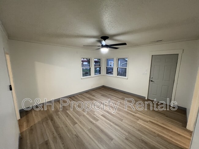 Building Photo - 631 Miles Ave