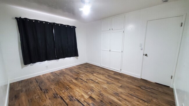 Photo - 15401 Roxford St