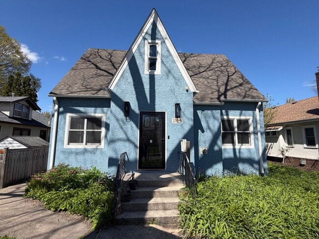 Building Photo - Fully Remodeled Luxury Home with Exceptional Space and Style!!