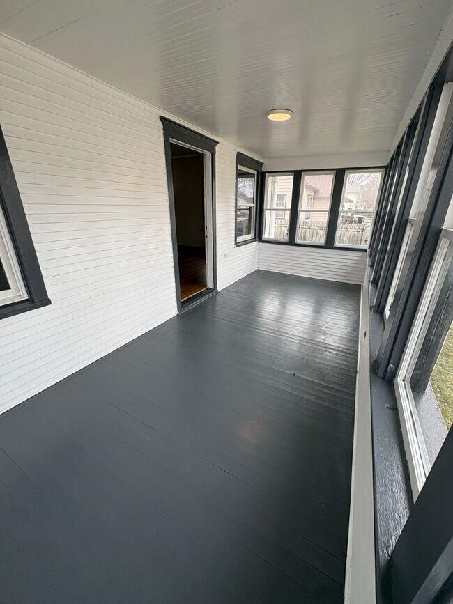 Photo - 2 Bedroom / 1 Bathroom Home for Rent!