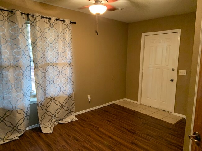 13327 Longridge Ln