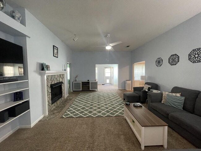 Photo - 1902 Mistral Ln W