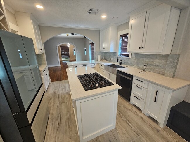 Building Photo - 15 Delmar St