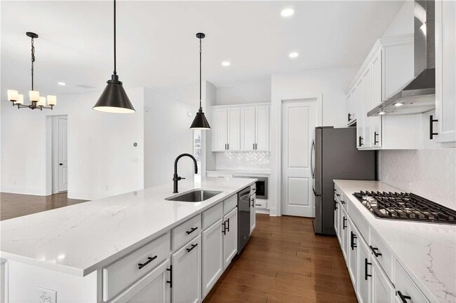 Photo - 395 Tillman Pass