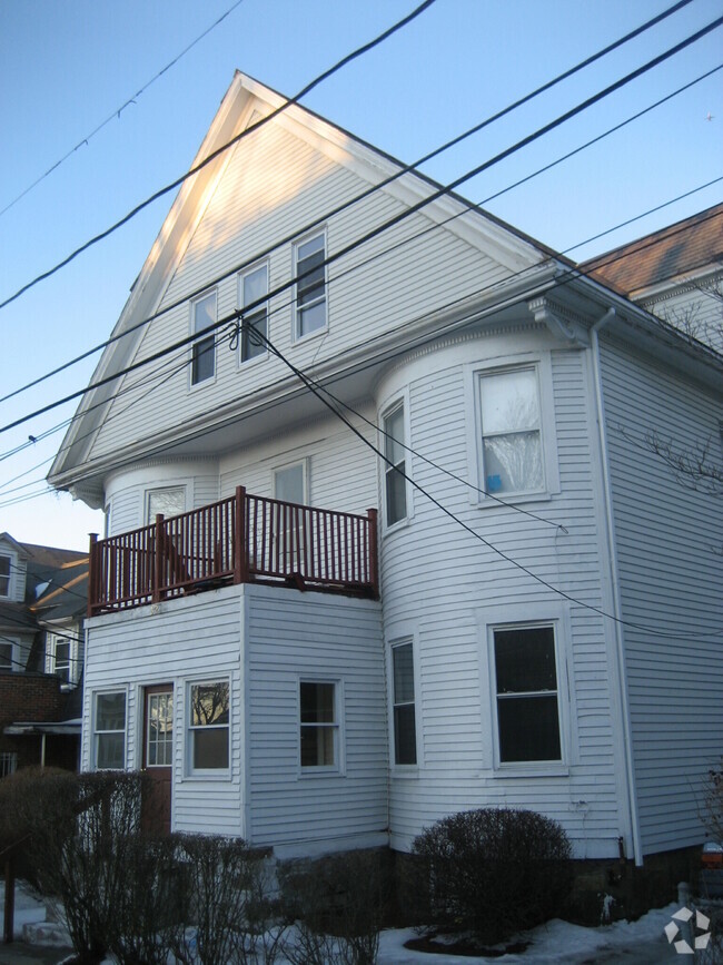 Building Photo - 32 Gordon St Unit 1 Rental