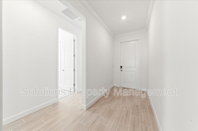 Photo - 2037 Fuchsia Pl NW