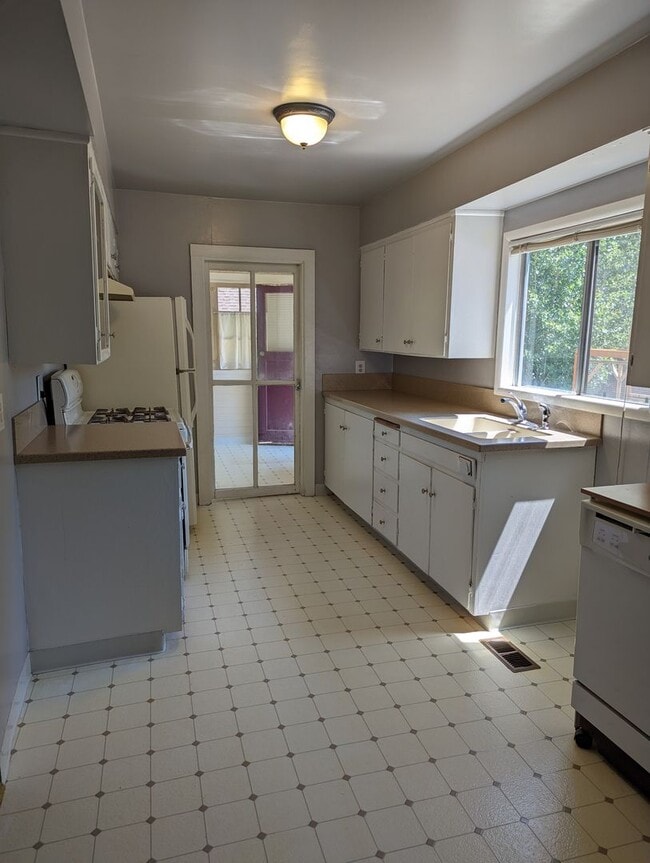 Photo - 368 NW Hunter Pl