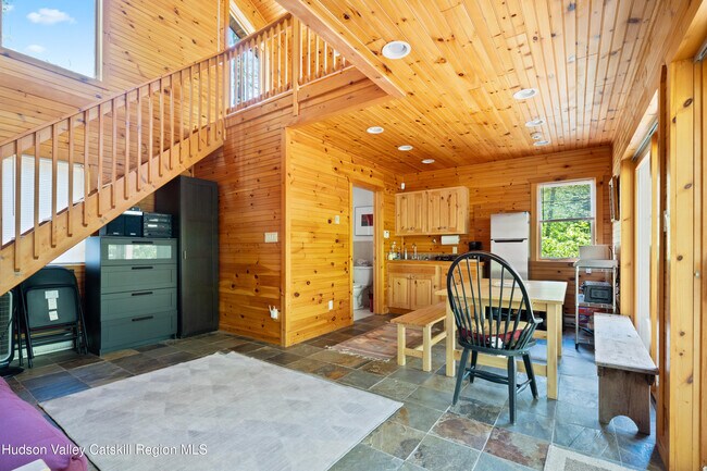 537 Mossy Hill Rd
