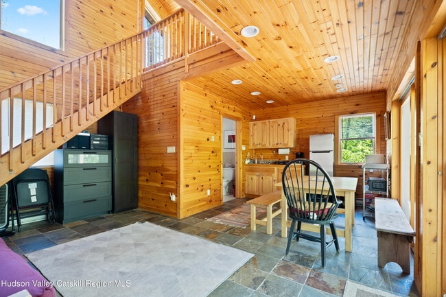 Photo - 537 Mossy Hill Rd
