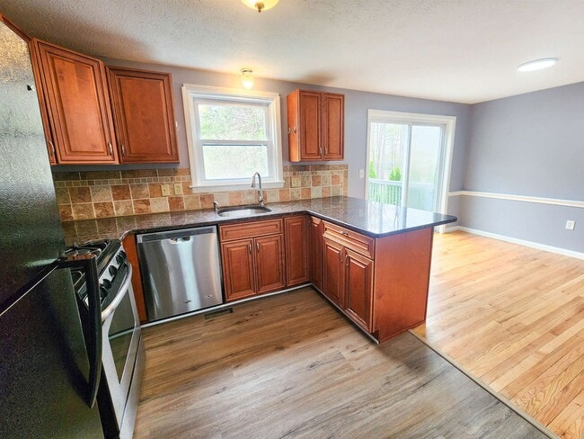 Photo - 67 Burgundy Dr