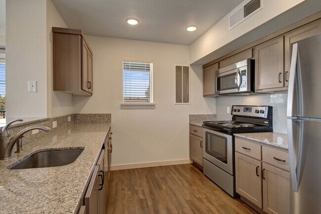 Seasons at Farmington Reserve apartments — community photo