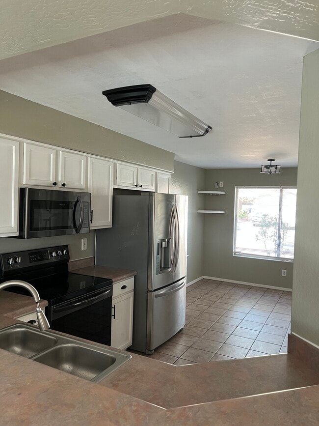 Photo - 1371 E 10th Pl