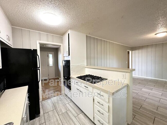 Photo - 2201 W Deane St