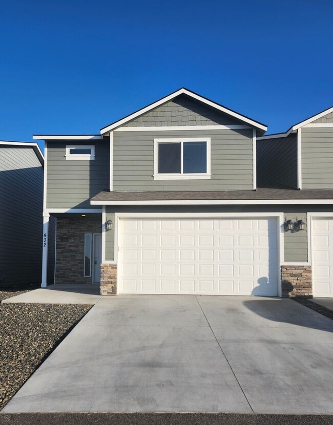 Spacious 3 bed/2.5 bath Townhouse - Gorgeo... - Spacious 3 bed/2.5 bath Townhouse - Gorgeo...