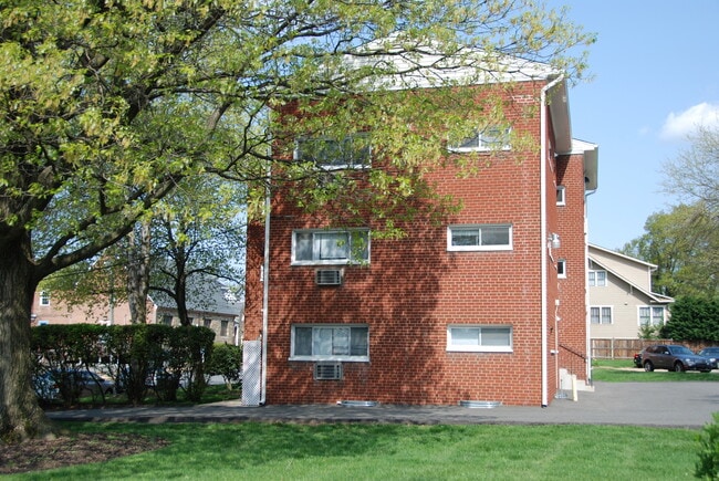 Clarendon Court Apartments