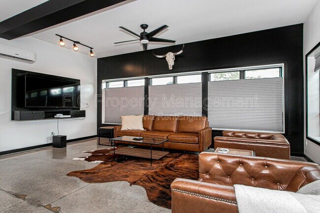 Photo - 3415 N Broadway Unidad 102