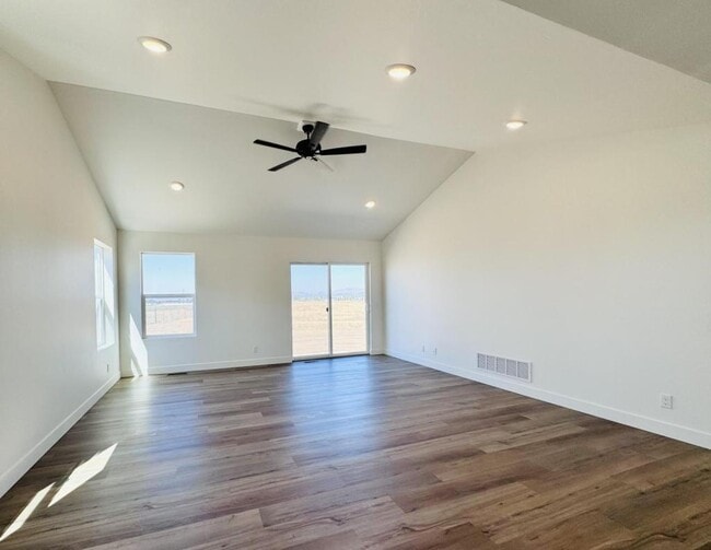 Photo - 208 Kinross Ct