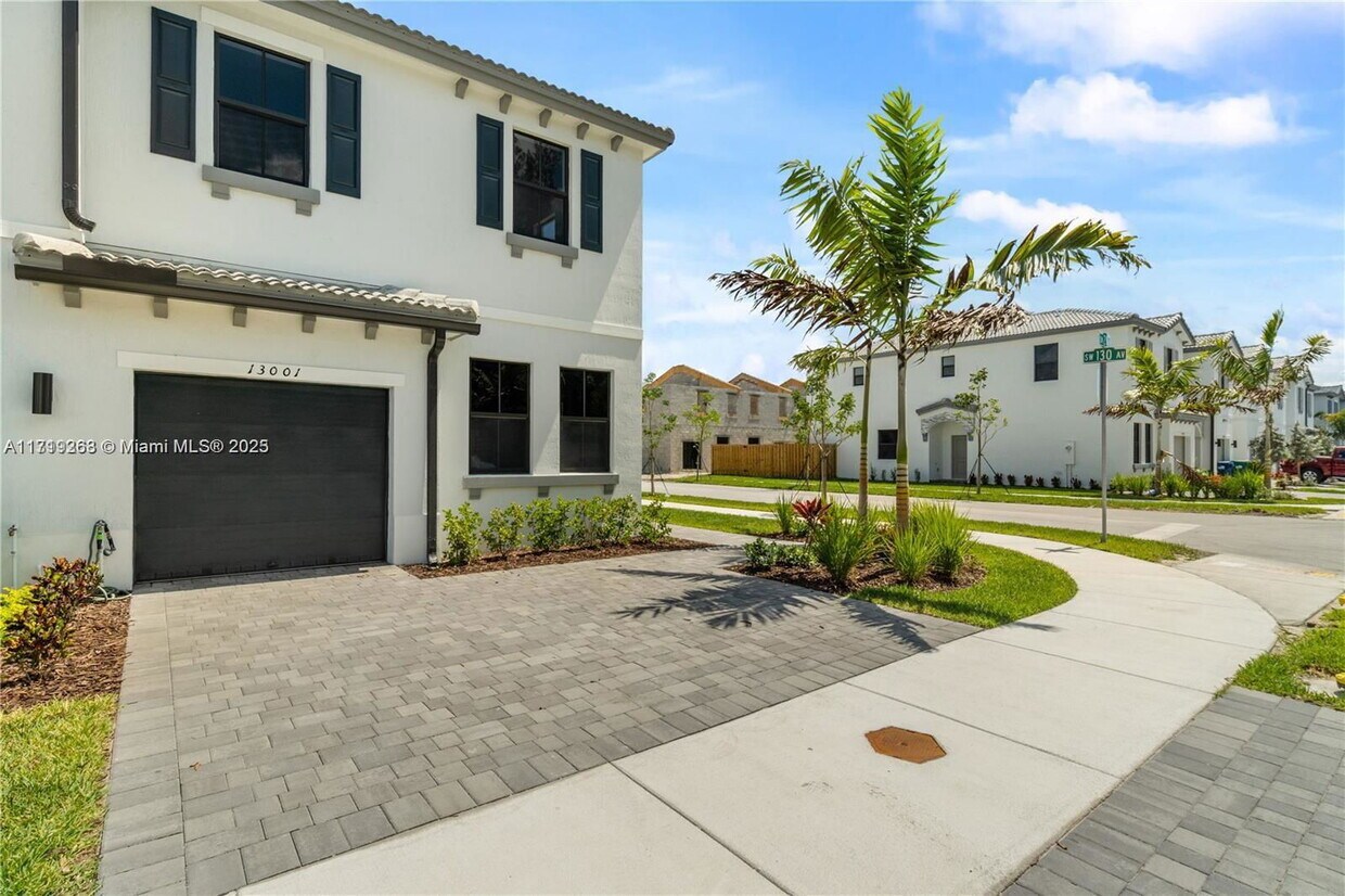 Photo - 13001 Southwest 286th Way, homestead, FL 33033 - 4 BR 3 BA Townhouse