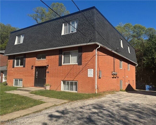 Building Photo - 1803 Cromwell Dr Unit 4
