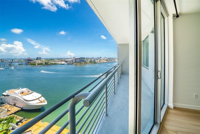 Building Photo - 335 S Biscayne Blvd Unit 1910