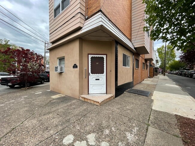 Photo - 1121 Tasker St Unit 1