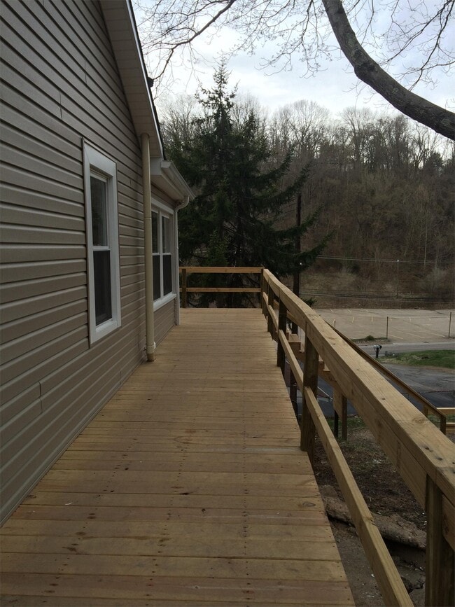 Photo - 1852 Roxalana Rd