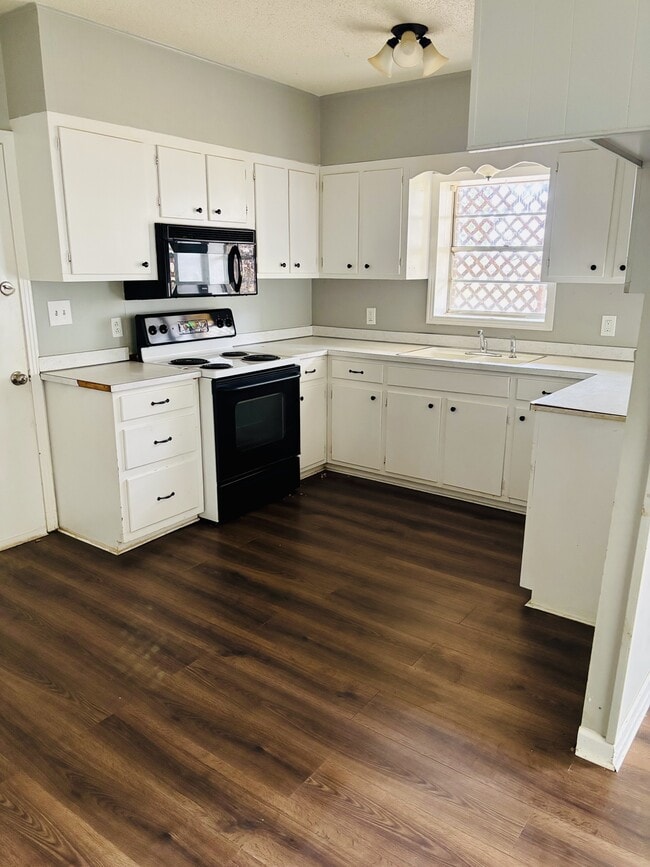 Photo - 645 Dawson Rd