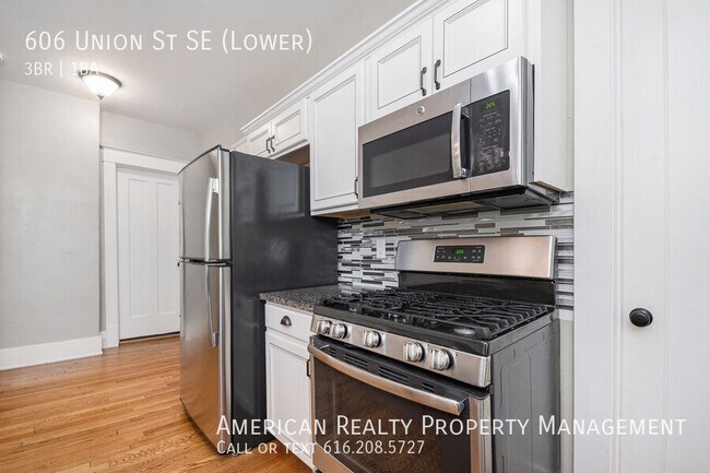Photo - 606 Union Ave NE
