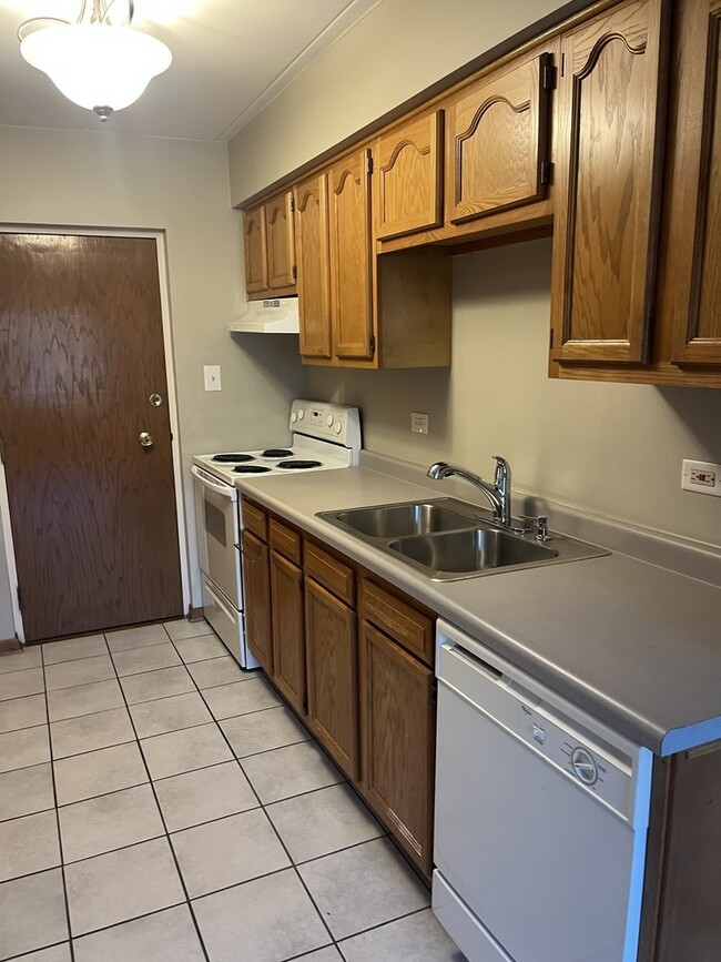 Photo - 4754 W 101st St Unit 3B