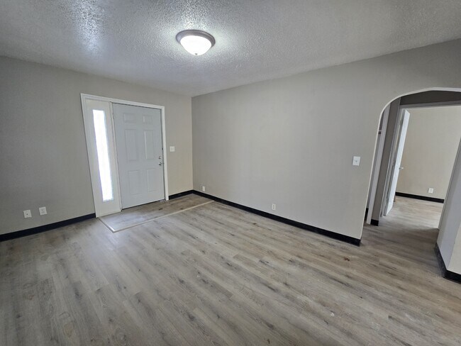 Photo - 1123 N Barclay St