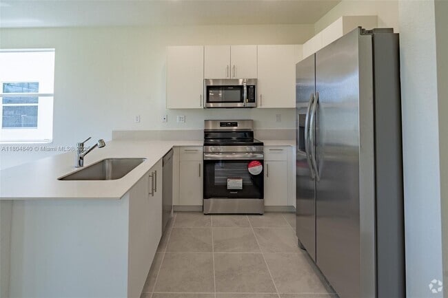 Building Photo - 2637 SE 24th Ct Rental