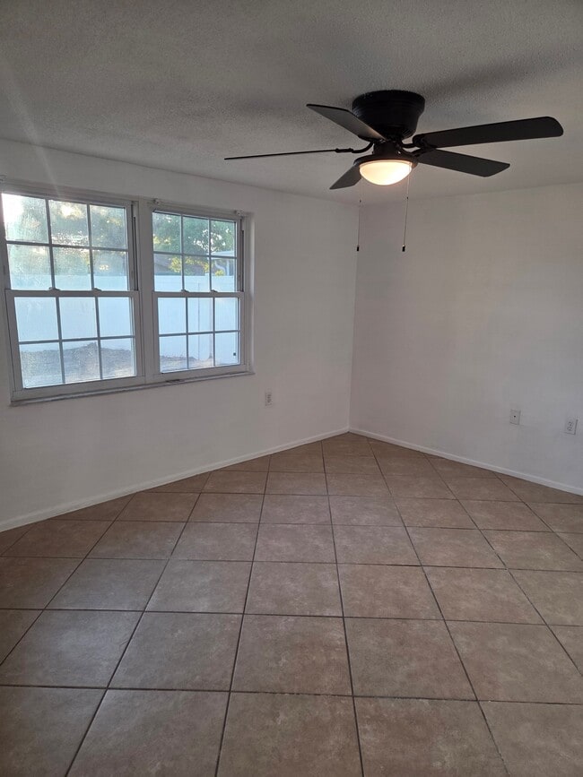 9125 Hunt Club Ln