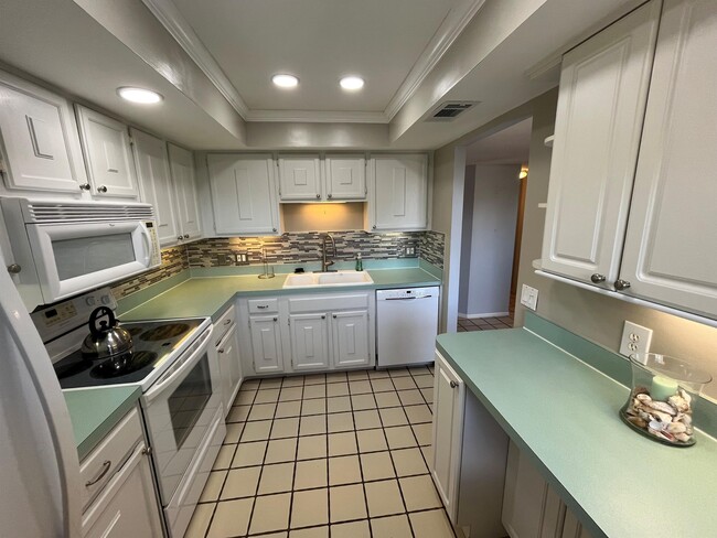 Photo - 995 La Guna Dr